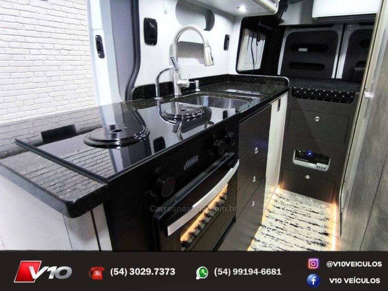 RENAULT - MASTER - 2022/2023 - Branca - R$ 399.900,00