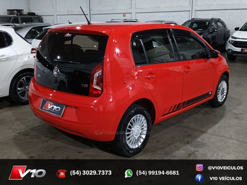 VOLKSWAGEN - UP - 2016/2017 - Vermelha - R$ 56.900,00