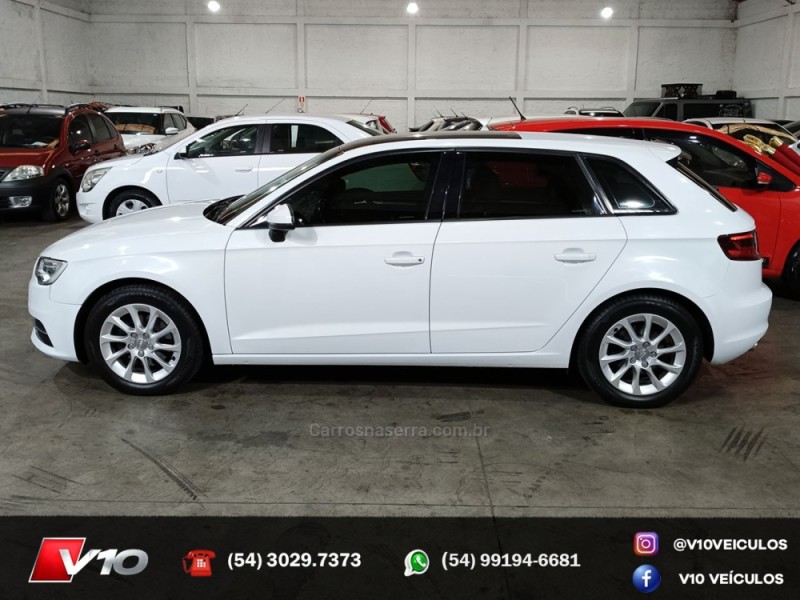 AUDI - A3 - 2015/2016 - Branca - R$ 82.900,00