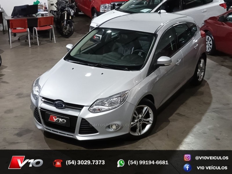 FORD - FOCUS - 2014/2015 - Prata - R$ 52.900,00
