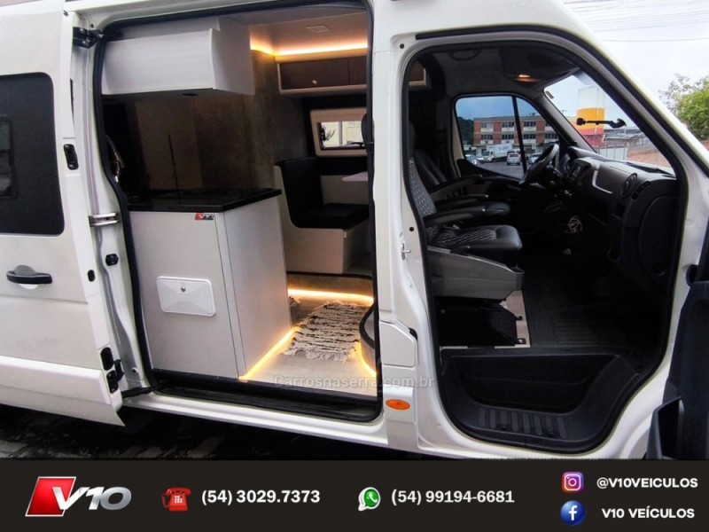 RENAULT - MASTER - 2022/2023 - Branca - R$ 399.900,00