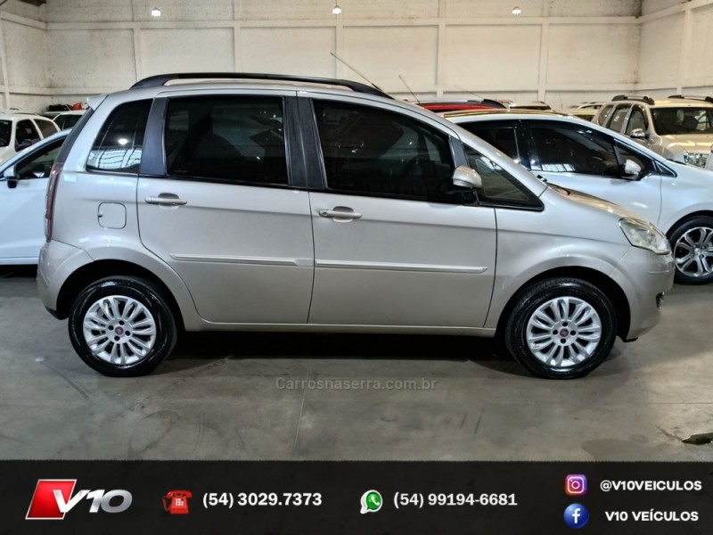 FIAT - IDEA - 2011/2012 - Bege - R$ 35.900,00