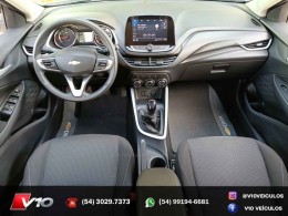 CHEVROLET - ONIX - 2022/2023 - Prata - R$ 79.900,00