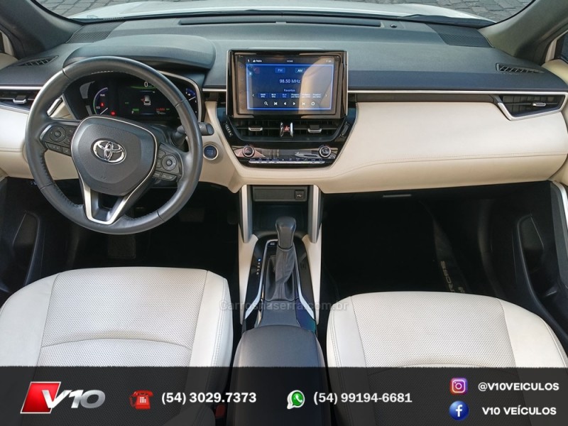 TOYOTA - COROLLA - 2022/2023 - Branca - R$ 155.900,00