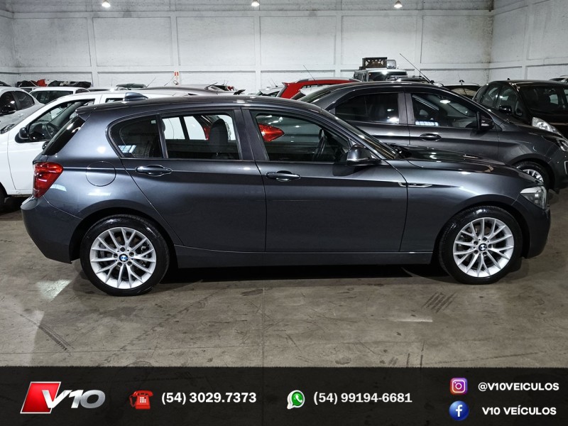 BMW - 118I - 2013/2014 - Cinza - R$ 76.900,00