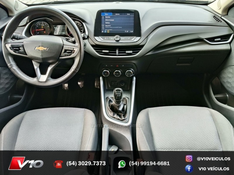 CHEVROLET - ONIX - 2023/2024 - Branca - R$ 74.900,00