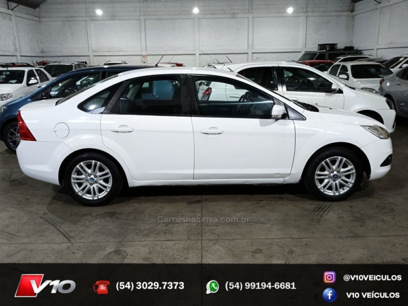 FORD - FOCUS - 2011/2012 - Branca - R$ 31.900,00