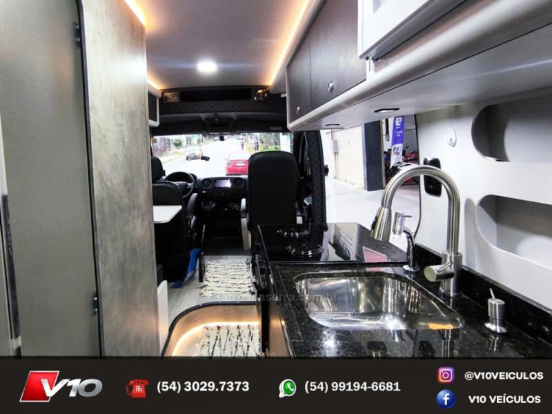 RENAULT - MASTER - 2022/2023 - Branca - R$ 399.900,00