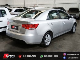 KIA MOTORS - CERATO - 2010/2011 - Prata - R$ 41.900,00
