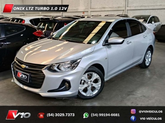 CHEVROLET - ONIX - 2022/2023 - Prata - R$ 79.900,00