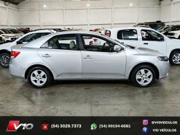 KIA MOTORS - CERATO - 2010/2011 - Prata - R$ 41.900,00