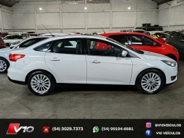FORD - FOCUS - 2016/2017 - Branca - R$ 66.900,00