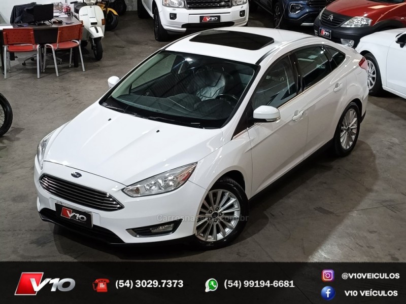 FORD - FOCUS - 2016/2017 - Branca - R$ 66.900,00