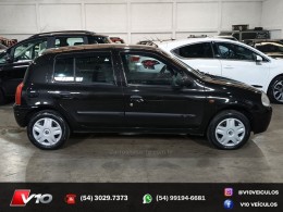 RENAULT - CLIO - 2002/2002 - Preta - R$ 19.900,00
