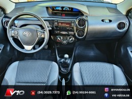 TOYOTA - ETIOS - 2018/2019 - Branca - R$ 59.900,00