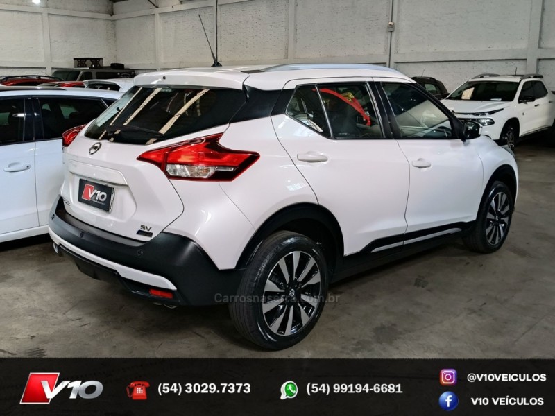 NISSAN - KICKS - 2017/2018 - Branca - R$ 78.900,00