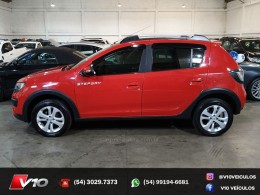 RENAULT - SANDERO - 2017/2018 - Vermelha - R$ 53.900,00