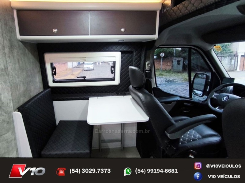 RENAULT - MASTER - 2022/2023 - Branca - R$ 399.900,00