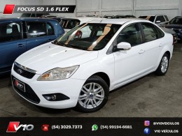 FORD - FOCUS - 2011/2012 - Branca - R$ 31.900,00
