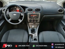 FORD - FOCUS - 2011/2012 - Branca - R$ 34.900,00