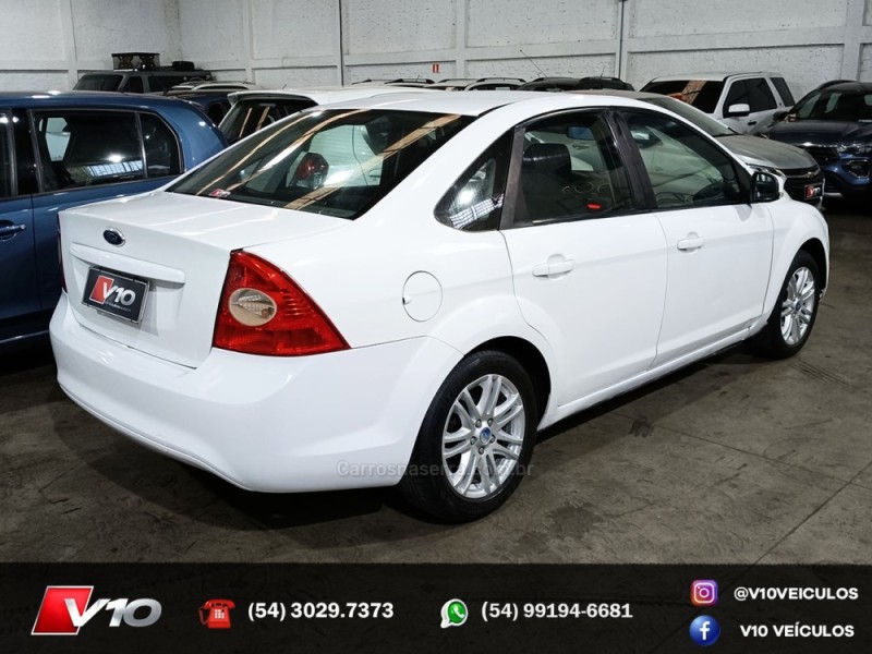FORD - FOCUS - 2011/2012 - Branca - R$ 31.900,00